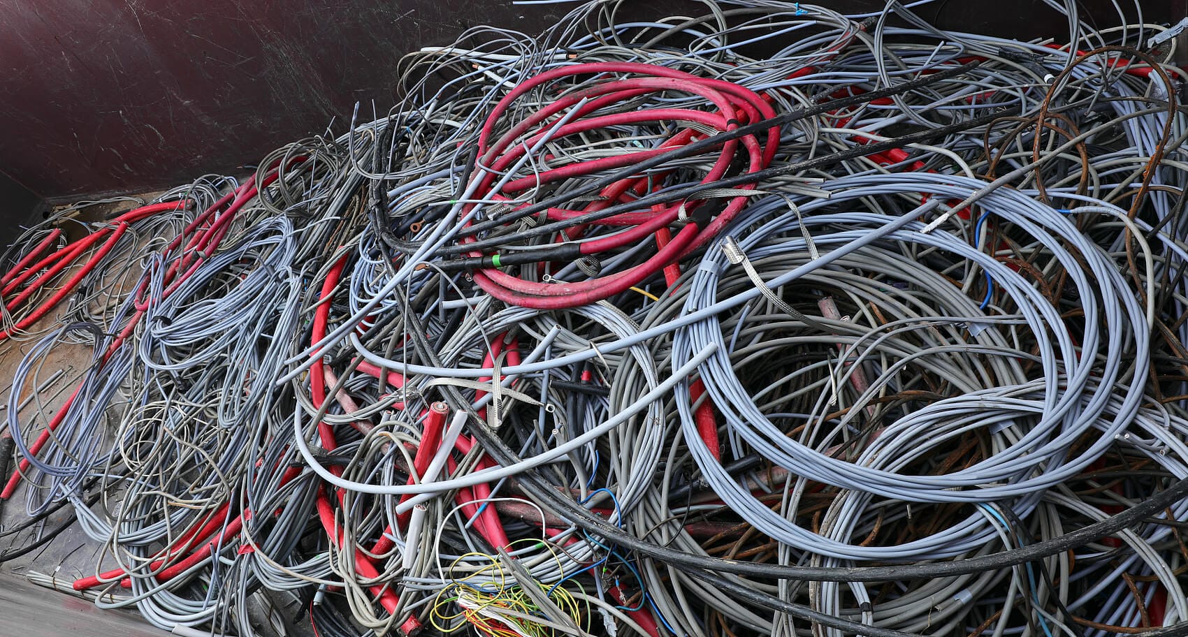 Cable recycling facility with ARZIR processing equipment