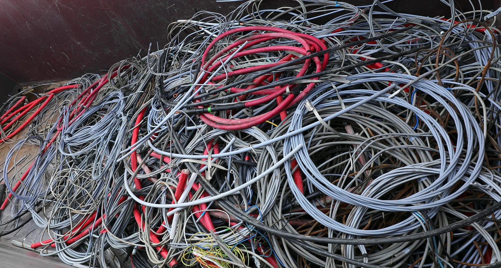 Cable recycling facility with ARZIR processing equipment