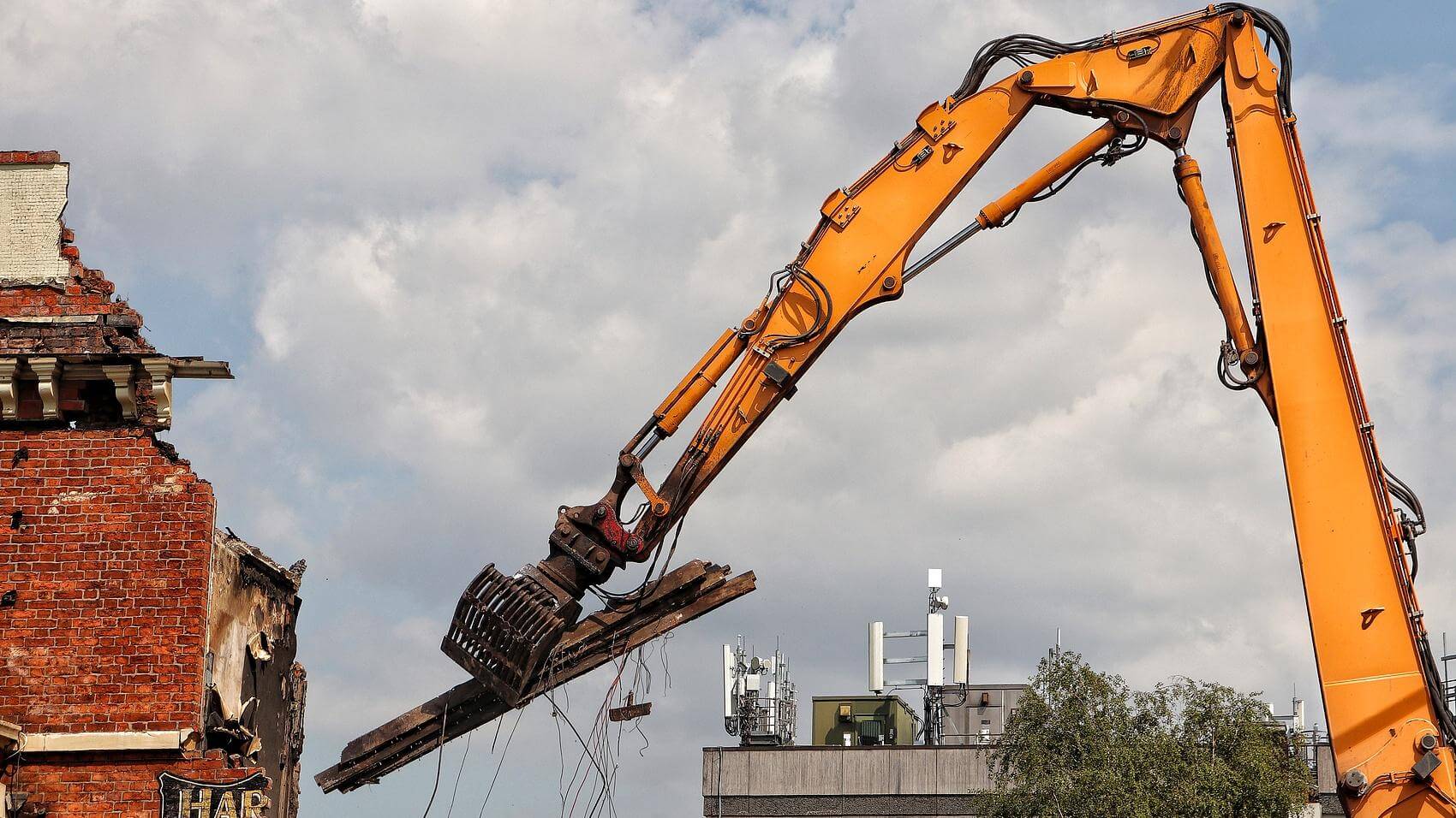 Construction site metal recycling with ARZIR equipment
