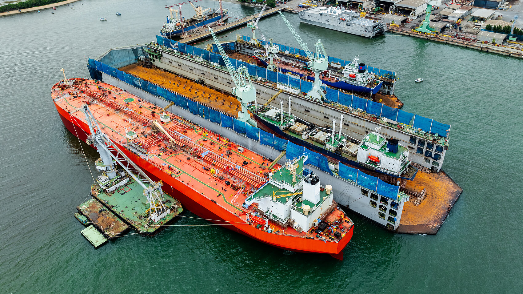 Shipbreaking operation using ARZIR equipment