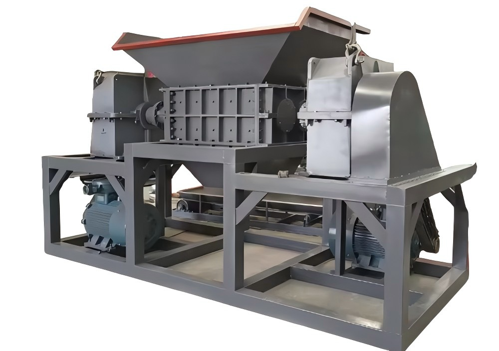 Internal view of double shaft shredder blades
