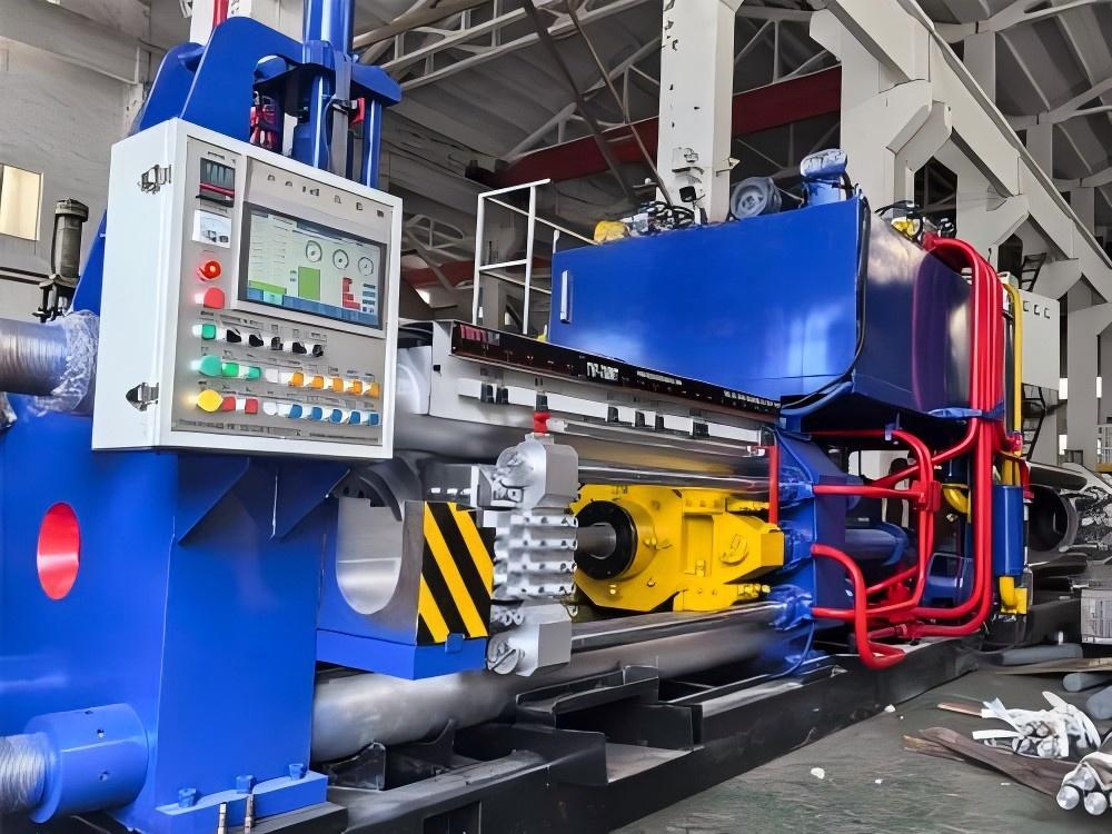 Industrial Aluminium Extrusion Press in Factory