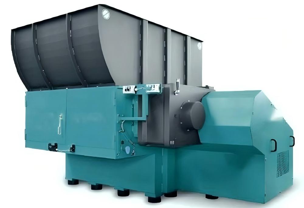 Large industrial single-shaft shredder configuration