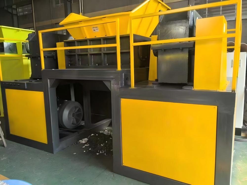 Double-Shaft Shredder Blades and Shaft Detail