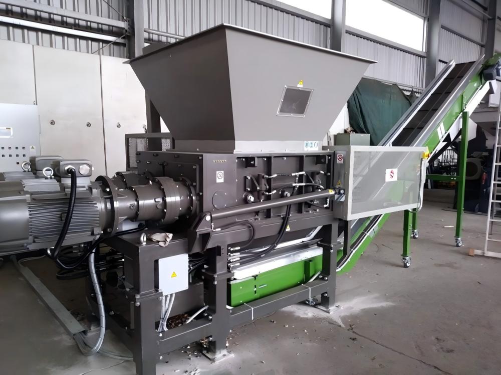 Four-Shaft Shredder Control Panel and Exterior