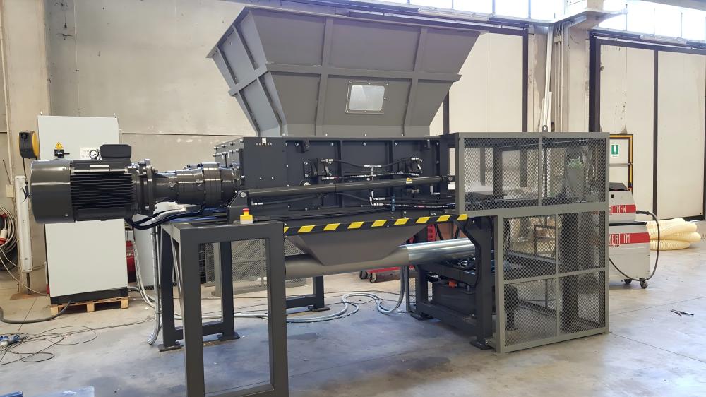 Industrial Four-Shaft Shredder Internal View