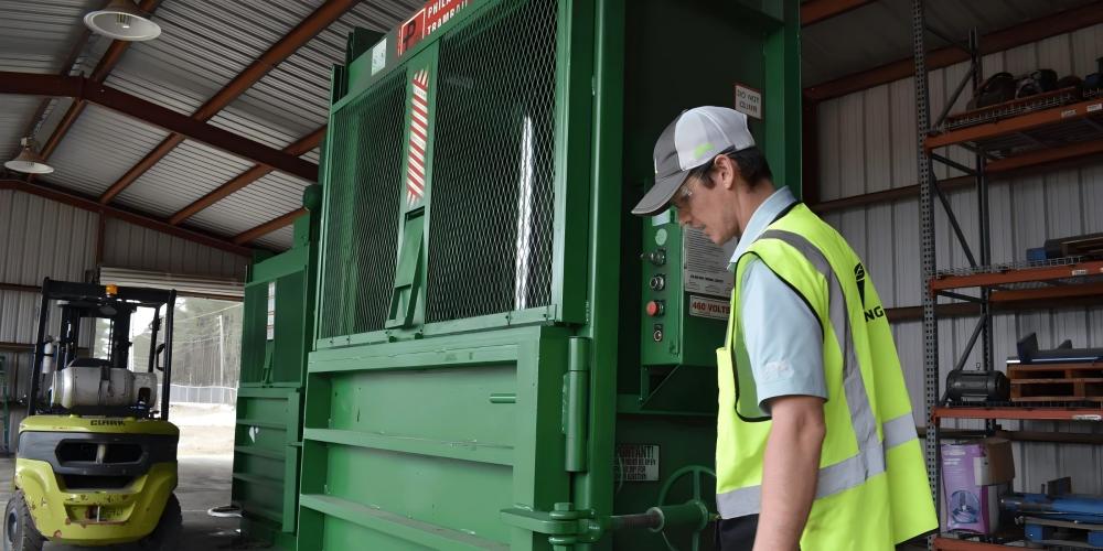 Troubleshooting a jammed recycling baler