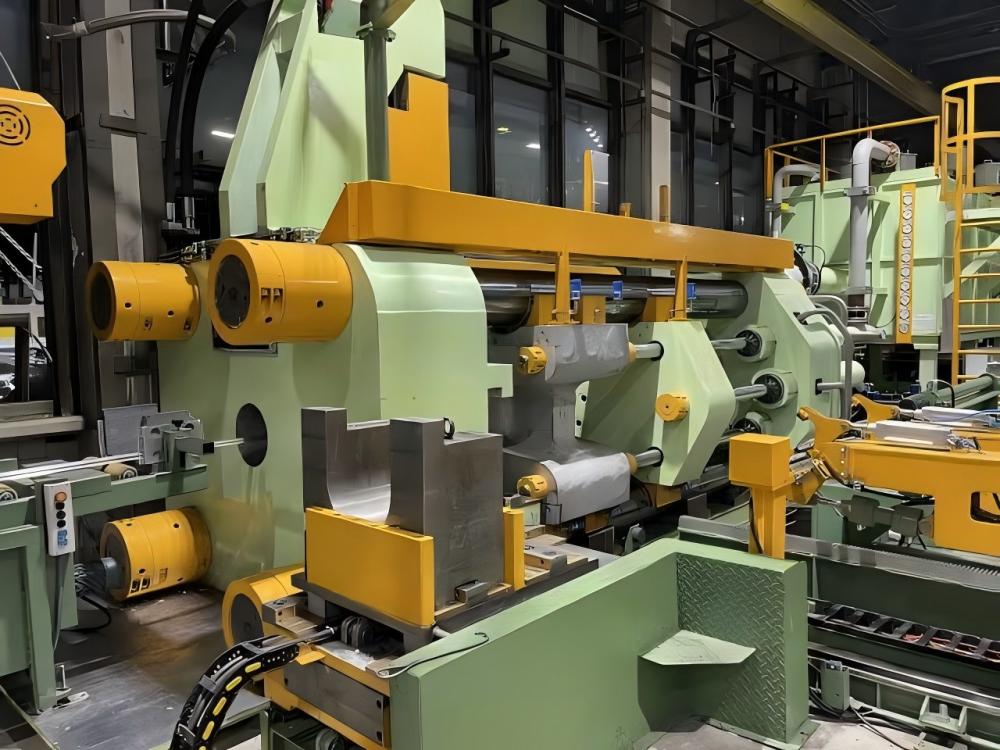 Industrial Aluminium Extrusion Press Machine in Factory