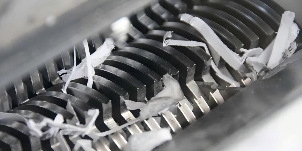 Industrial Shredder Material Feeding and Jamming Issues
