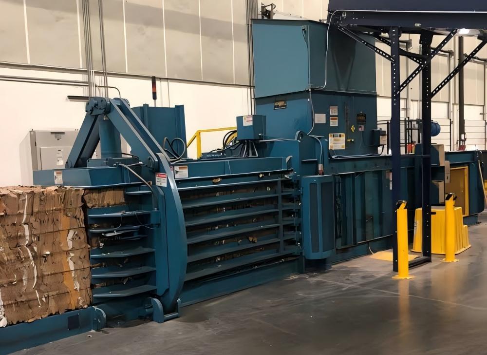 HARSLE Horizontal Baler in Operation