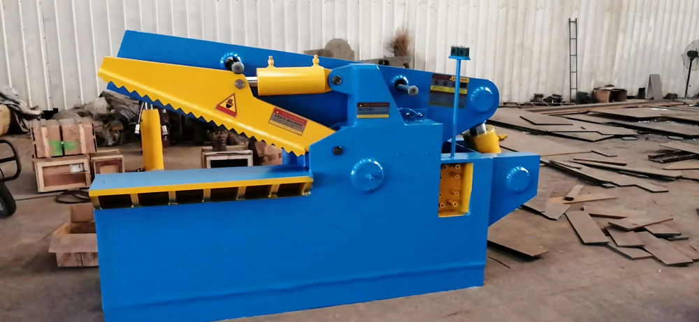 Technical diagram of an alligator shear mechanism