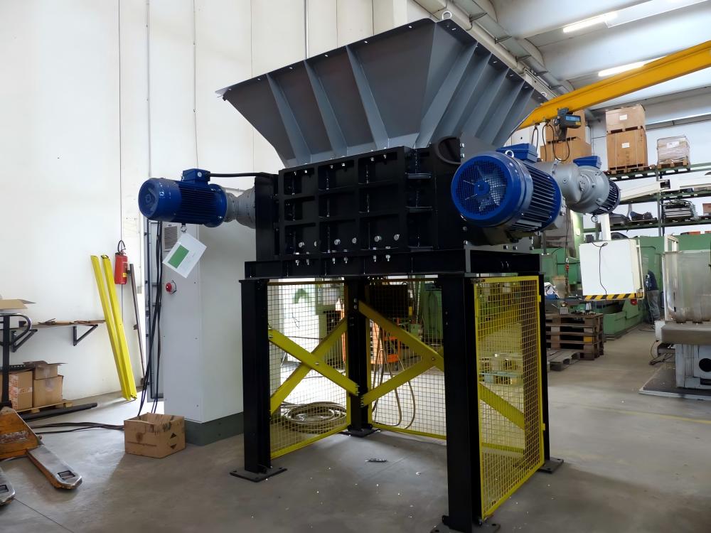Industrial Shredder Feeding Mechanism