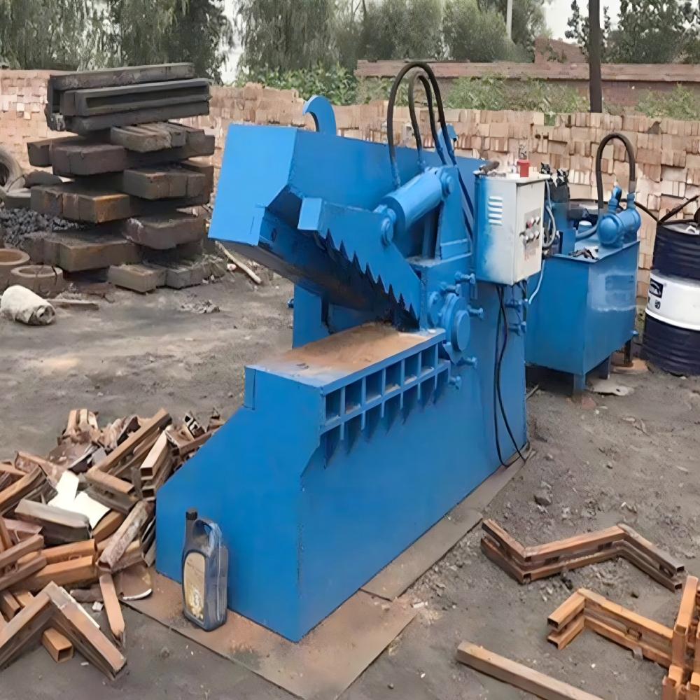 HARSLE Alligator Shear Cutting Machine in a scrap yard environment