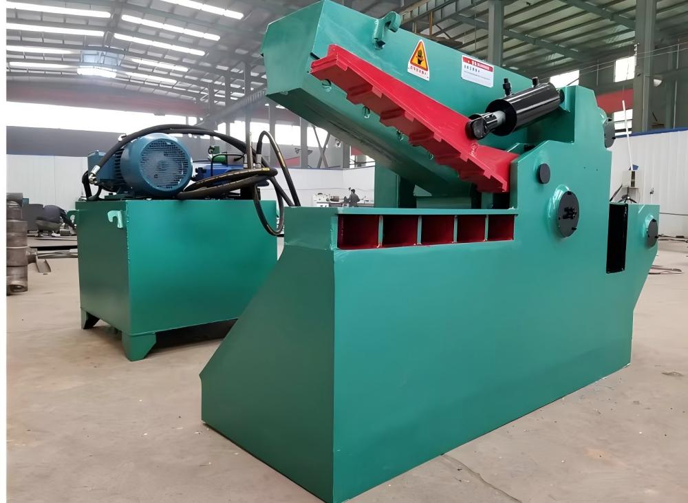 Close-up of HARSLE Alligator Shear blade performance